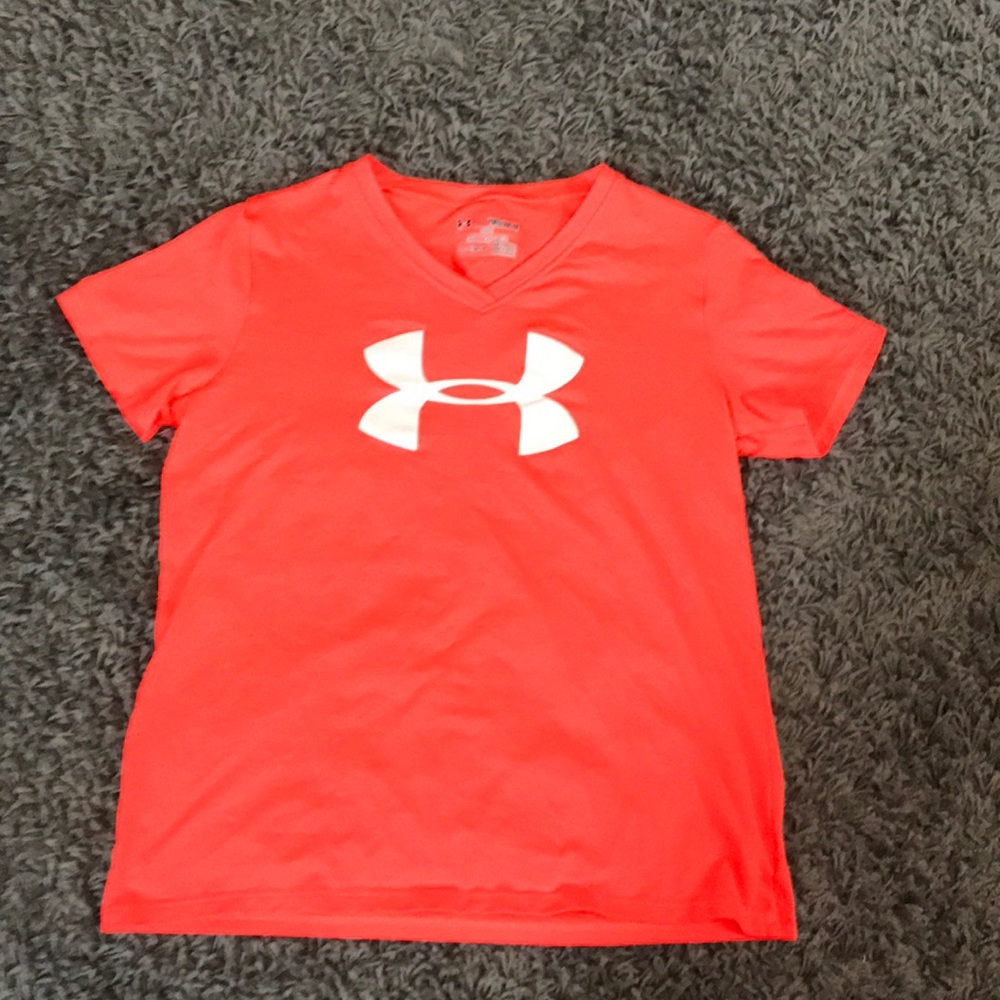 Girls loose fit underarmour tee